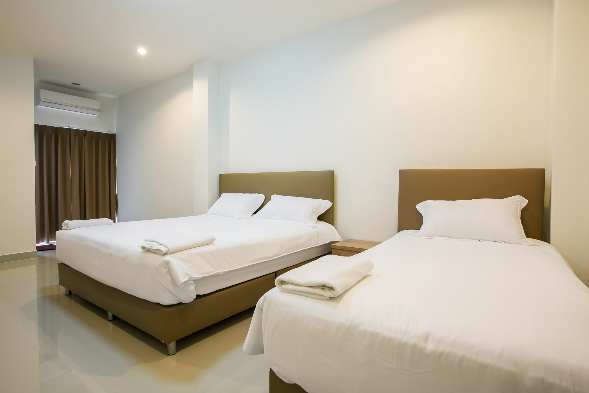 J-House Phetchaburi Aparthotel Ngoại thất bức ảnh