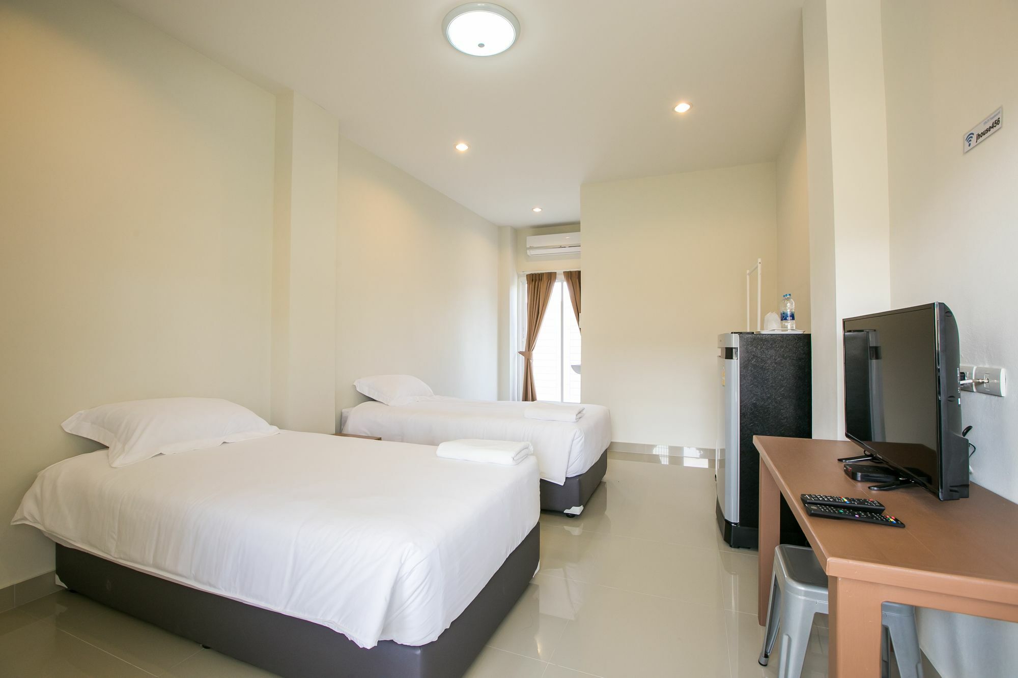 J-House Phetchaburi Aparthotel Ngoại thất bức ảnh